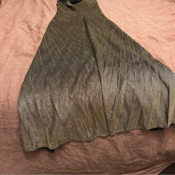 Stunning Vintage New Leaf by Samir Gold Accordion Pleated 70s Dress - Picture 8 of 13